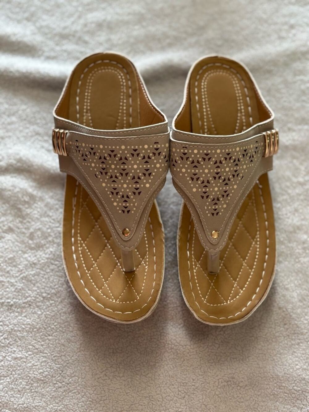 NEW Women’s Tan Cutout Thong Sandals Comfort Slide Size 39 US 8